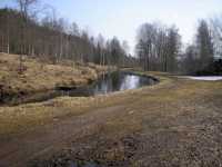 Kanalen s�derut fr�n dammen.
