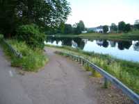 V�gen ner till trailerrampen i Dala Husby.