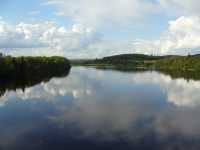 Dal�lven uppstr�ms landsv�gsbron. �lven �r h�r segelbar till Tors�ng, Borl�nge och Runn.