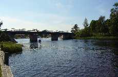 Lill�lven nedstr�ms mot Dal�lven med Lill�lvsbron i f�rgrunden.