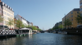 Vy norrut p� str�ckan mellan broarna