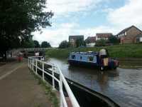 Narrowboats p� Trent & Mersey utanf�r lyftverket