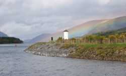 cean Bounty slussar in i Caledoniankanalen