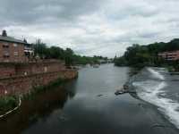 Dee sedd uppstr�ms fr�n Old Dee Bridge i Chester