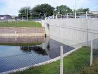Norra delen av acveducten med en narrowboat som passerar