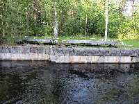 Slussarnas �vre delar ligger p� land idag.