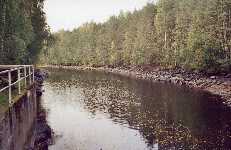 H�yti�isen kanavaa Pyh�sel�n suuntaan.
