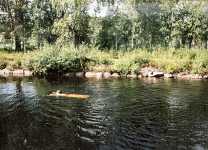 Kanalens stenv�gg i kanal�n p� sommaren 1995. Obs! Det �r farligt att simma i kanalen p.g.a. str�mmen!