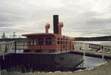 En seglande �ngmaskin av �rsmodell 1917 som anv�ndes som en elgenerator i kanalverken.