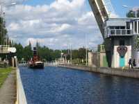 Den gamla �ngbogseraren S/S Lauri i Joensuu kanal