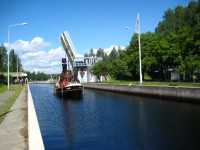 Den gamla �ngbogseraren S/S Lauri i Joensuu kanal