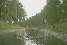 Fast�n kanalen �r ganska smal kan n�jesb�tar m�ta varandra.