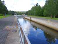 Den nuvarande 75 meter l�nga slussen blev f�rdig �r 1976 n�r hela kanalen byggdes om.