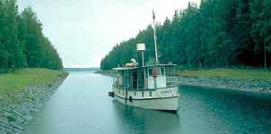 H�yrylaiva s/s Keitele Neiturin kanavassa vuonna 1979.