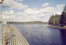 Laivav�yl� vastavirtaan p�in ja itsepalveluk�ysi.