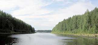 Genom Pussilantaipale slussl�s kanal g�r djupleden.
