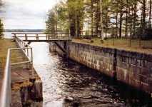 Saapaskoski sluss och bron �ver slussen nedstr�ms.