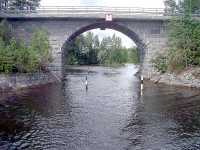 L�hell� Summan kanavaa on kanavatyyppinen salmi nimelt��n Kivisalmi.