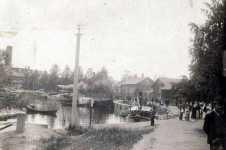 Alikanavaa 1890-luvulla, takana h�yrylaiva Roine, edess� Neptun III  (nykyisin Mallasvesi).