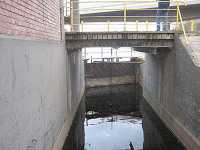 Bron �ver slussen var tidigare en sv�ngbro men �r numera fast.