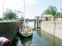 Inne i slussan, v�ntar p� bro�ppning