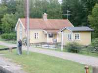 Slussvaktarstugan sedd fr�n nedstr��mss