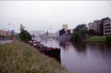Haven Verbindungkanaal i centrala Groningen. Det moderna konstmuse�t till h�ger.