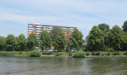 Bostadsomr�de i Nijmegen invid kanalen.