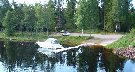 Trailerrampen och v�ntbryggan sedda fr�n Seljabron.