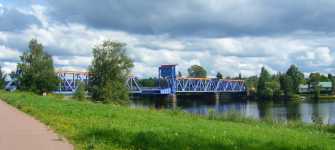 �sterdal�lven i Mora uppstr�ms mot Orsasj�n (162 m.�.h) med Siljansbananbron i bakrunden.