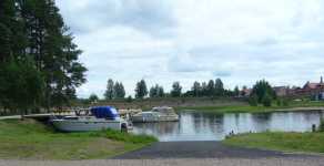 En n�rmare bild p� den nya g�sthamnen med sj�s�ttningsramp.