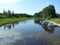 �nakanalen nedstr�ns �na v�gbro med b�thamnen till h�ger.