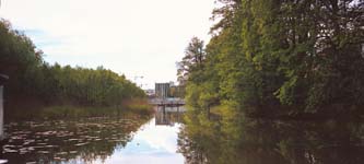 Fr�n kanalen. L�ngt bort ses �stra slussen.