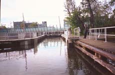 P� v�g in i �stra slussen f�r att slussa ner.