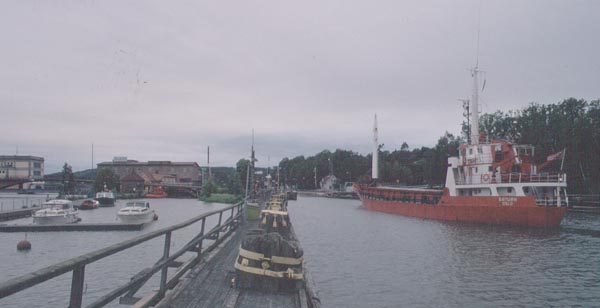 Saturn p� v�g in i slussen.