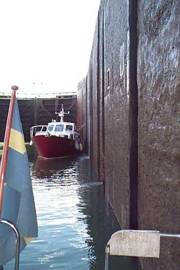 Halvv�gs ner i slussen.