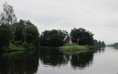 Inne i Meppen, floden Hase flyter ut i Ems till v�nster i bilden.