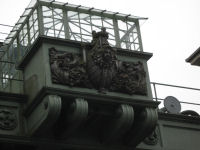 Detalj av lyftverkets utsmyckning