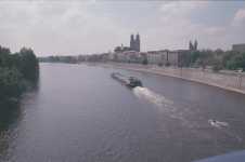 En pr�m k�mpar mot den starka str�mmen inne i Magdeburg.