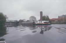 Pr�m p� v�g in under bron i Genthin.
