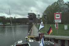 Lyftverket i Niederfoinow sett fr�n v�ntbryggan