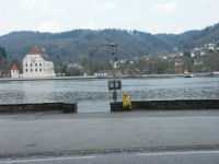 Obernzell p� andra sidan Donau
